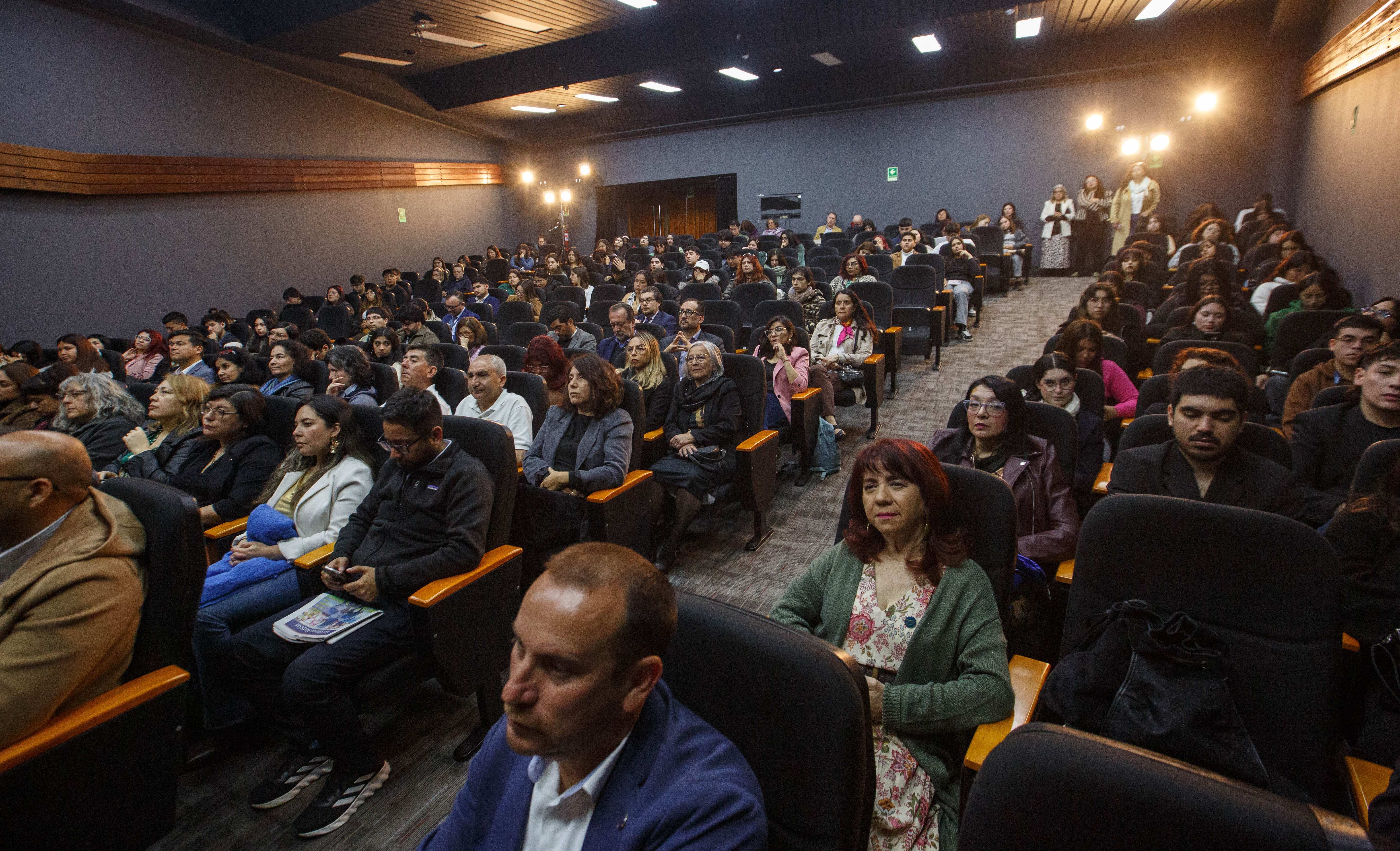 Con la entrega de reconocimientos a docentes y personal administrativo ...